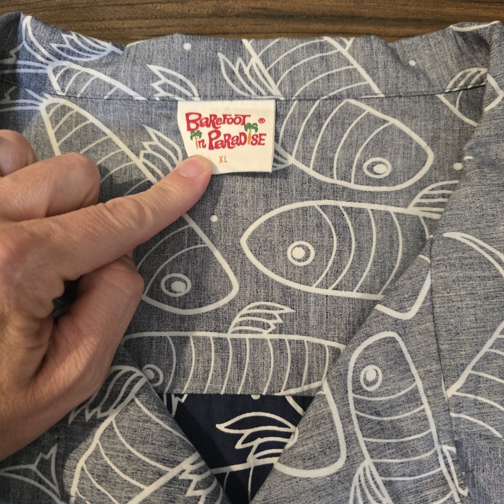 Go Barefoot In Paradise Hawaiian Shirt XL Gray Fish Print USA Made Aloha - Picture 2 of 8